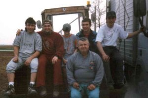 raccolta caritas, pala trattore