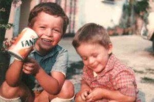 Raffaele e Tizi felici con la Fanta